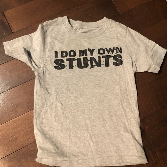 “I do my own stunts” graffiti style, Child shirt size 5, unknown brand - Picture 1 of 2